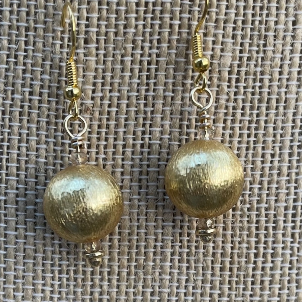 Elegant 18k Gold Plated Drop Earrings. Handmade. All wire Gold Plated. - Picture 2 of 9